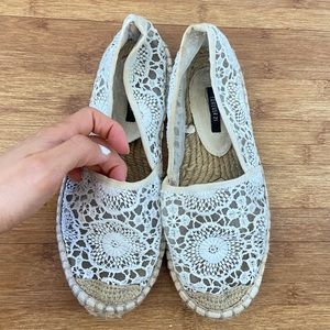 Forever 21 women white lace flat shoes size 6